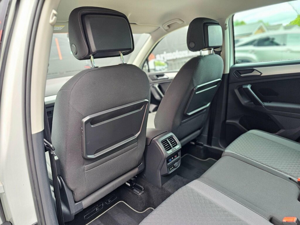 Volkswagen Tiguan Se Navigation Red #26