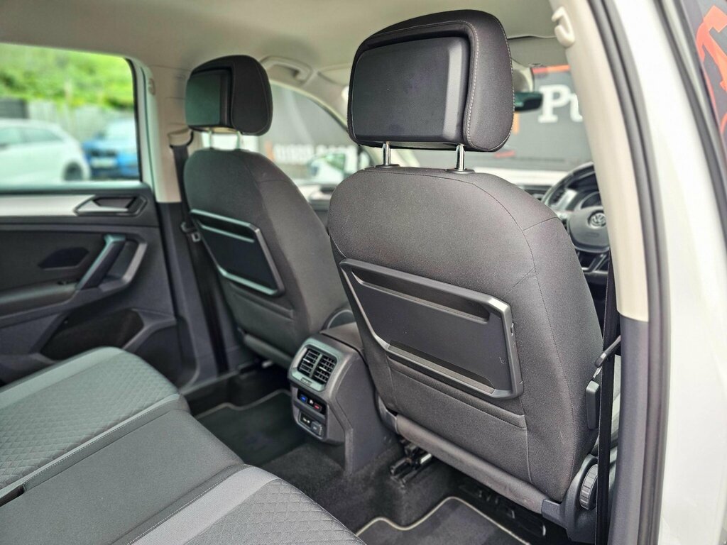 Volkswagen Tiguan Se Navigation Red #28