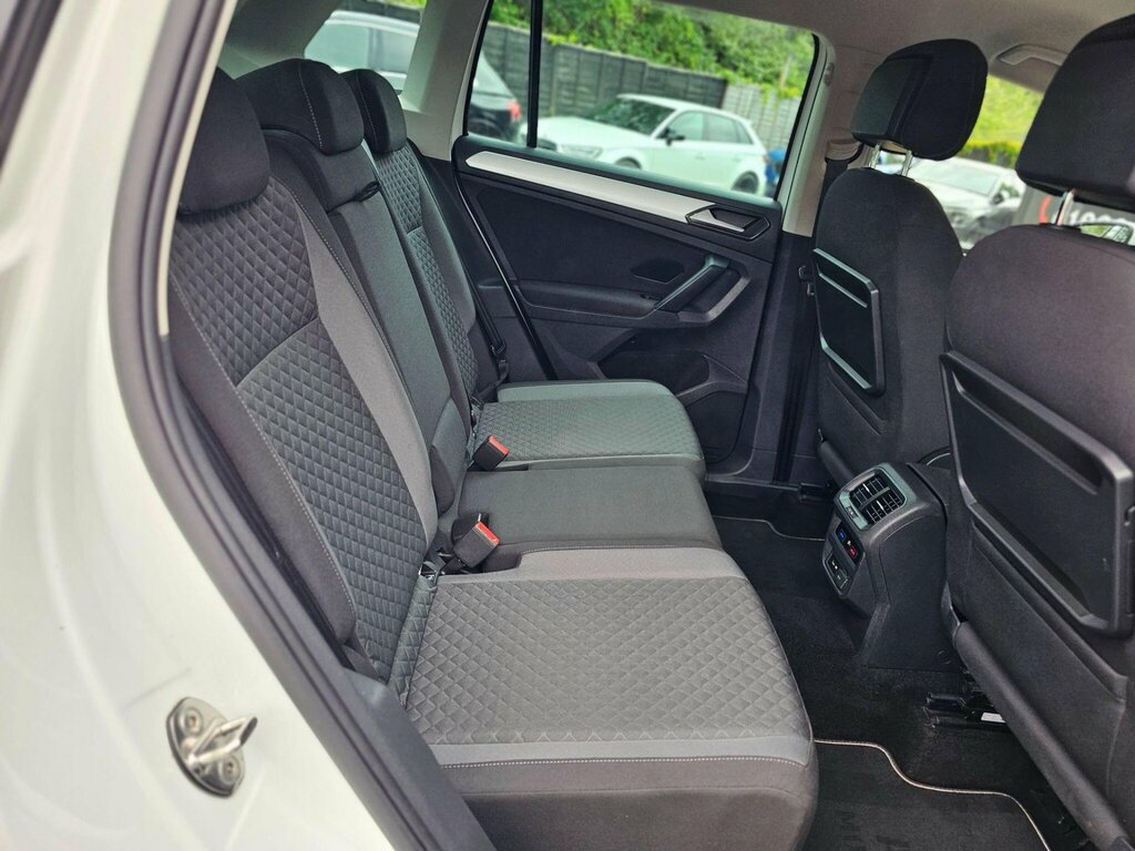 Volkswagen Tiguan Se Navigation Red #32