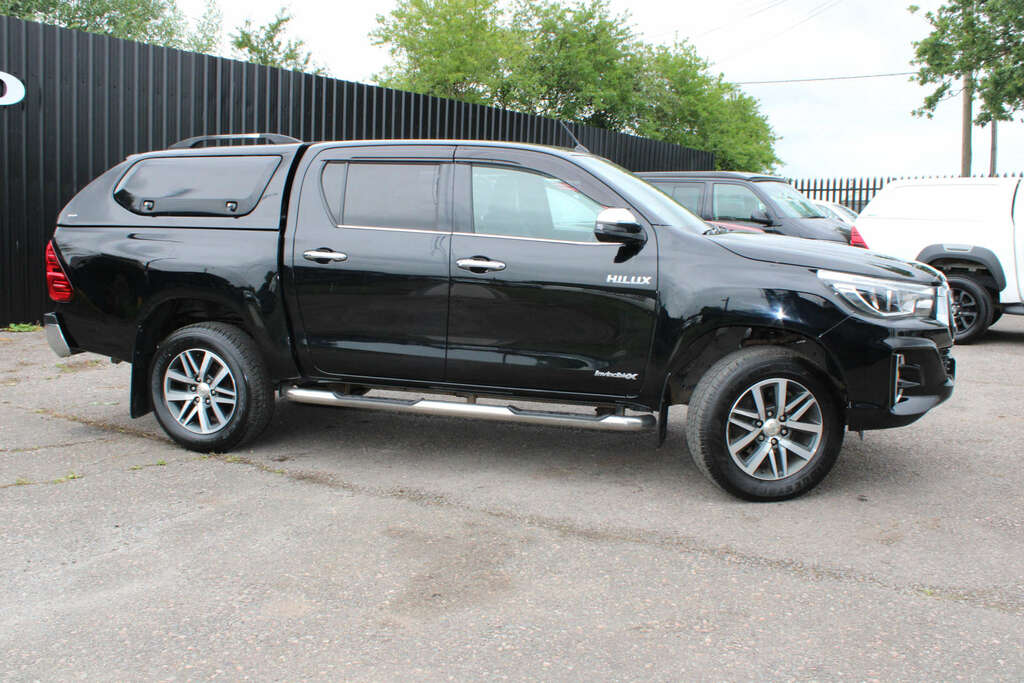 Toyota HILUX 2.4 Hi-luxury Invincible X D-4d 4Wd Double Cab Aut MX19NKU Black #2