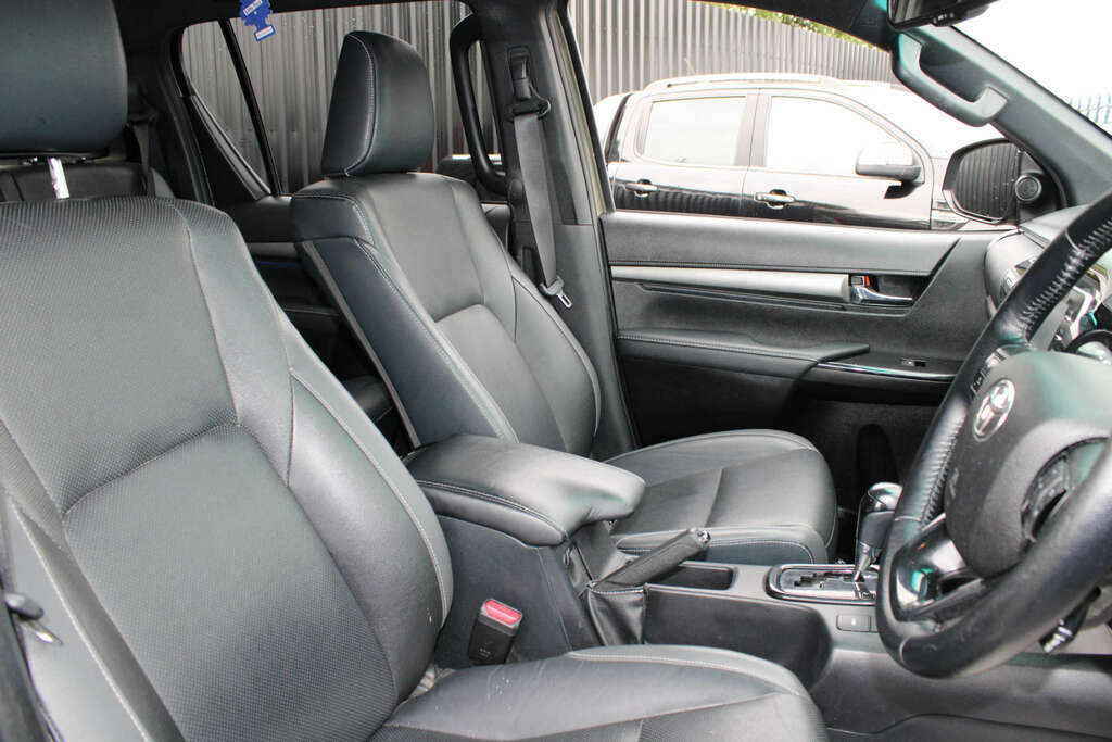 Toyota HILUX 2.8 Hi-luxury Invincible X D-4d 4Wd Double Cab Aut Brown