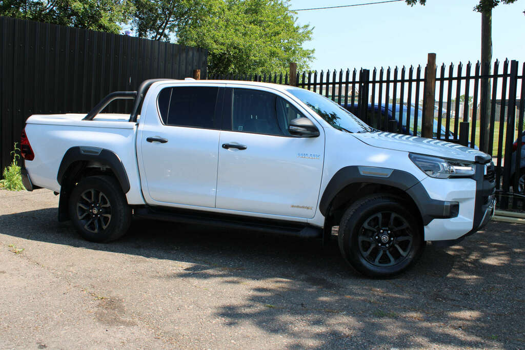 Toyota HILUX 2.8 Hi-luxury Invincible X D-4d 4Wd Double Cab Aut White #3