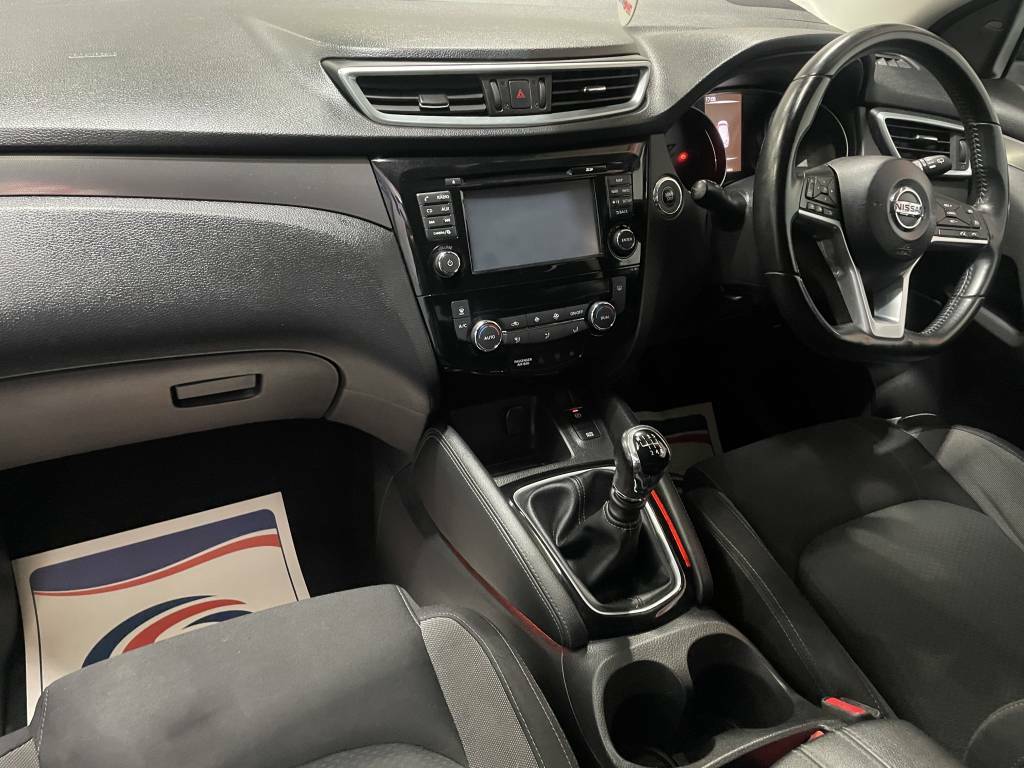Nissan Qashqai Hatchback 1.3 Dig-t N-connecta Black #3