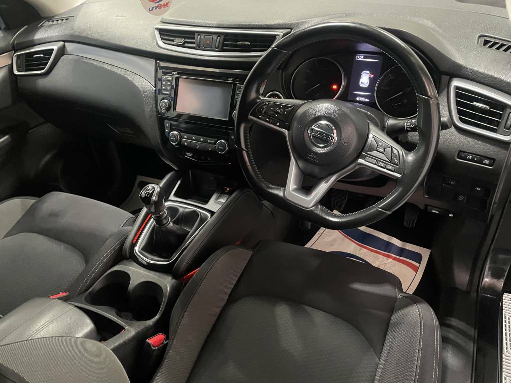Nissan Qashqai Hatchback 1.3 Dig-t N-connecta Black #4