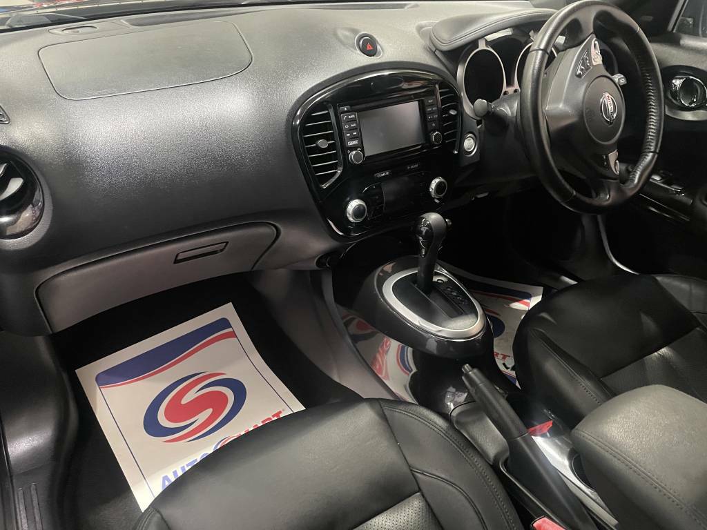 Nissan Juke Hatchback 1.6 Tekna Black #2