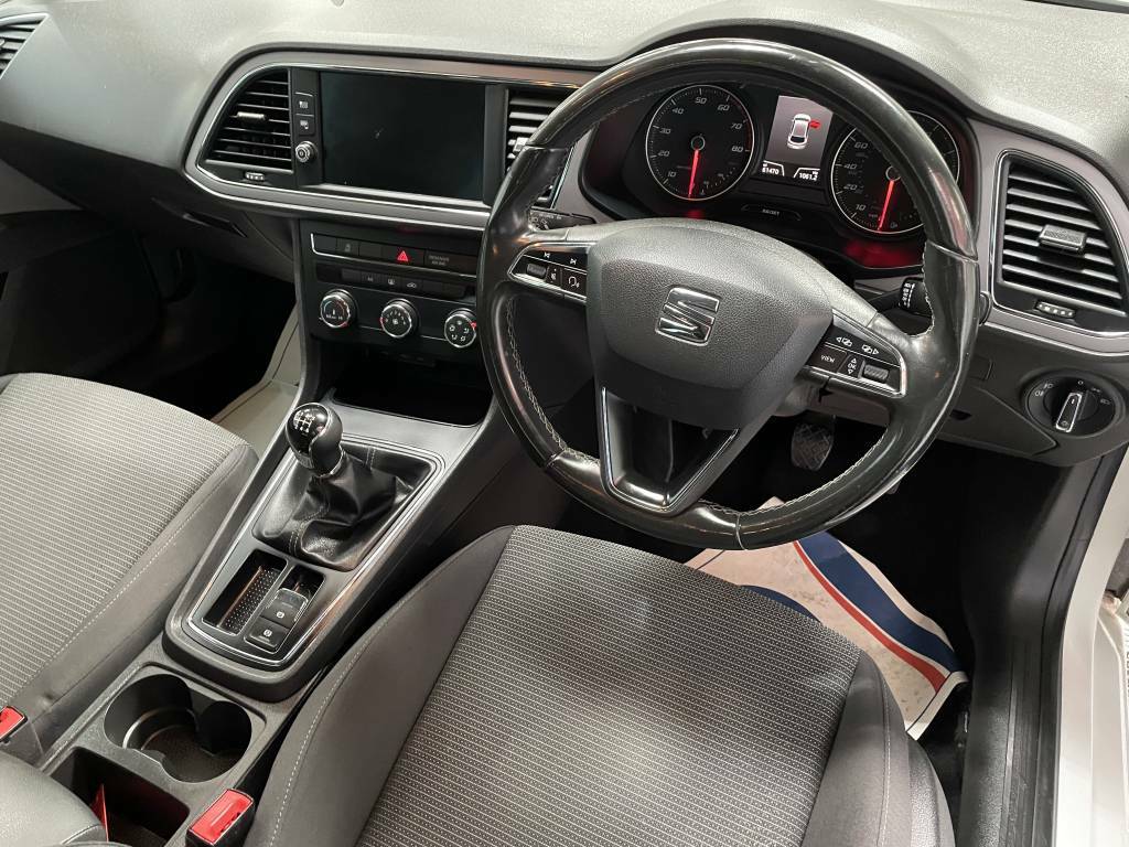 Seat Leon Hatchback 1.2 Tsi Se Dynamic Technology White #3