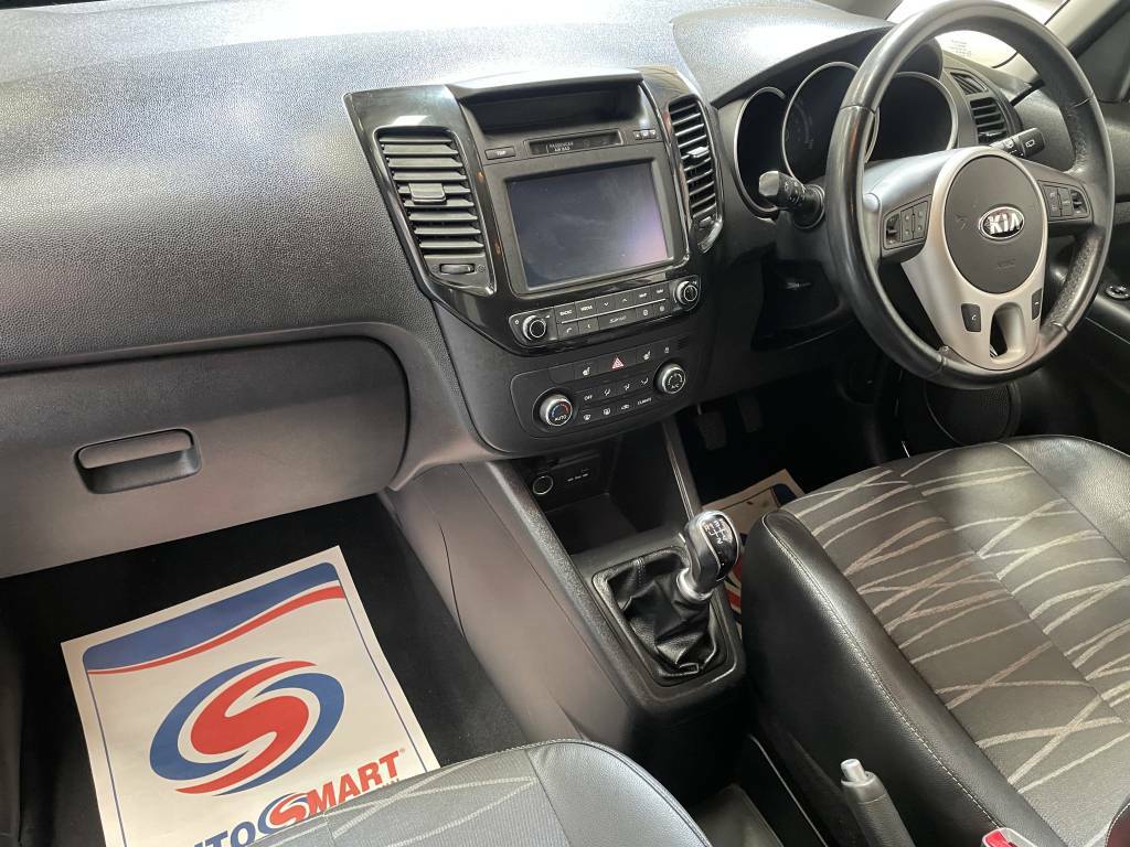 Kia Venga Hatchback 1.6 Crdi Isg 3  Red #4