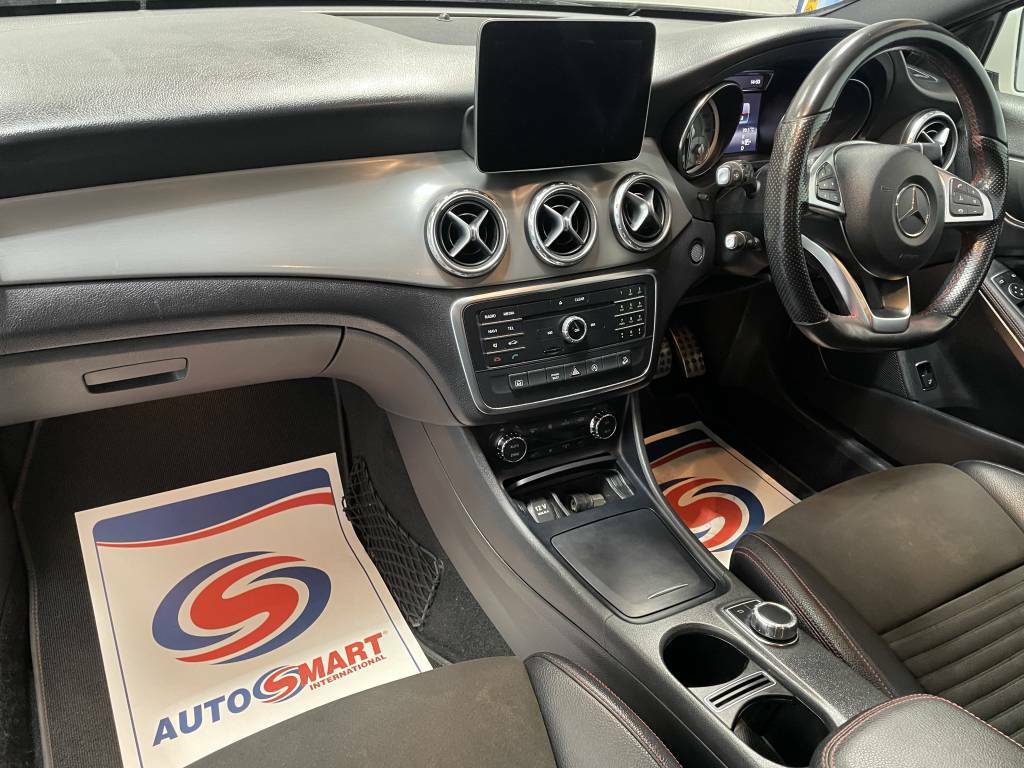 Mercedes-Benz GLA Class Hatchback Gla 220D 4Matic Amg Line White #4