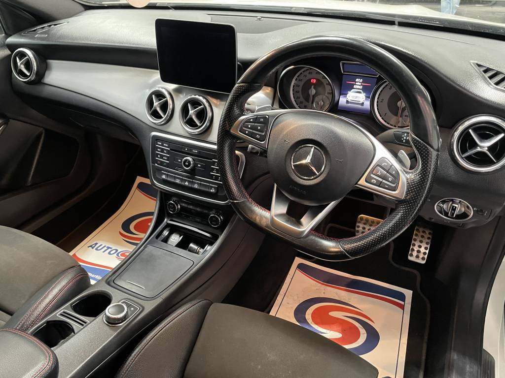 Mercedes-Benz GLA Class Hatchback Gla 220D 4Matic Amg Line White #3