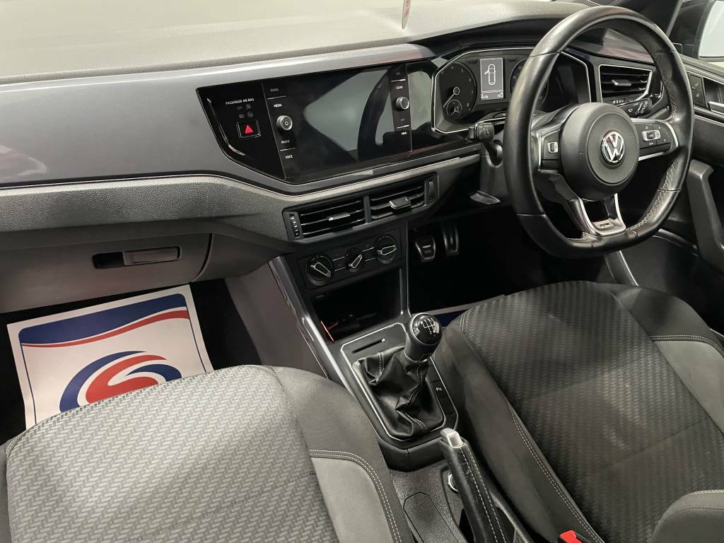 Volkswagen Polo Hatchback 1.0 Tsi 95 R-line Black #4