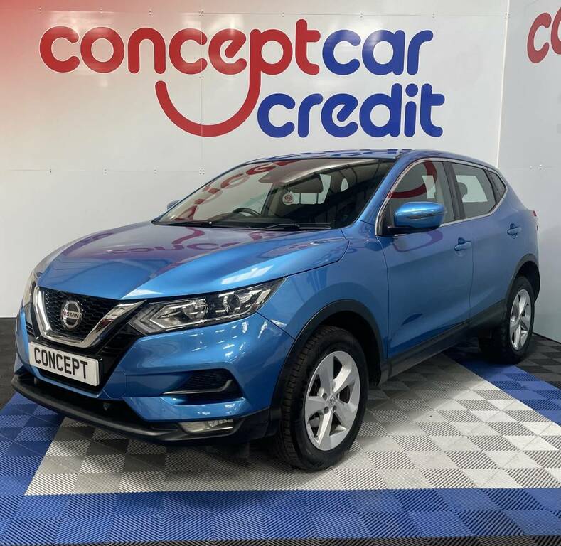 Nissan Qashqai Hatchback Red #1