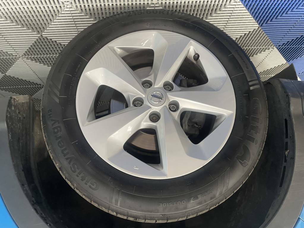 Nissan Qashqai Hatchback Red #5