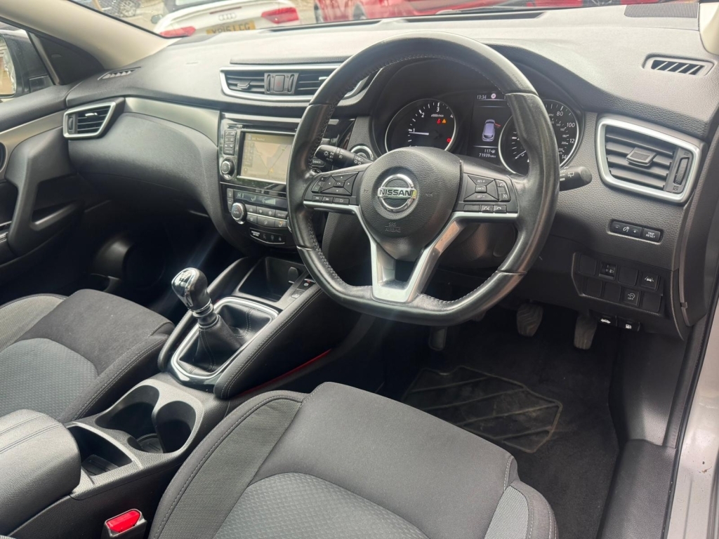 Nissan Qashqai Hatchback 1.5 Dci N-connecta YE19PBY Silver #6