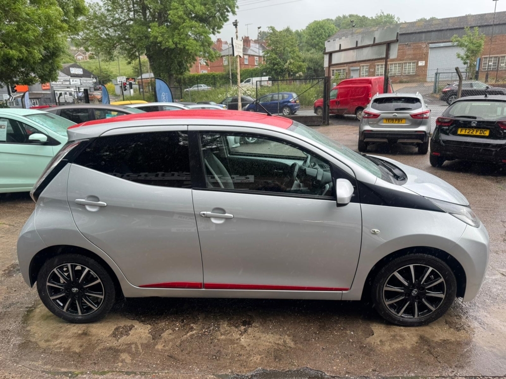 Toyota Aygo 1.0 Vvt-i X-press YH17ZTJ Silver #2