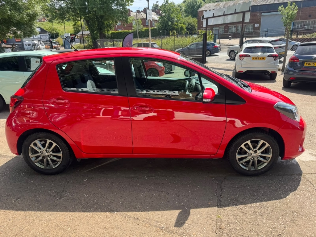 Toyota Yaris 1.3 Vvt-i Icon Red #5