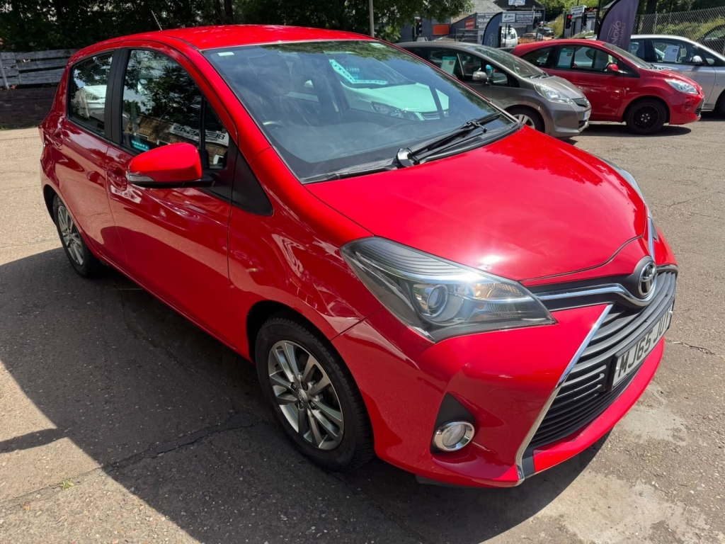 Toyota Yaris 1.3 Vvt-i Icon Red #3