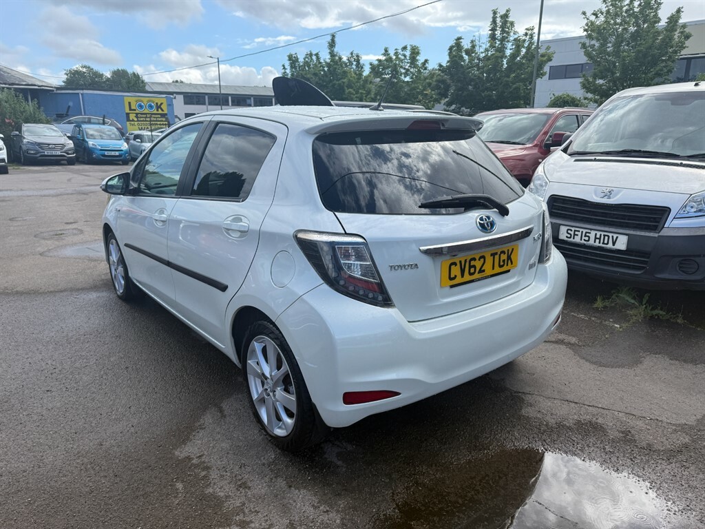 Toyota Yaris Vvt-i T Spirit CV62TGK White #4