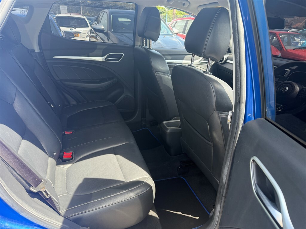 MG ZS Exclusive Red #8