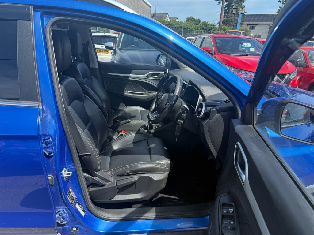 MG ZS Exclusive Red #7