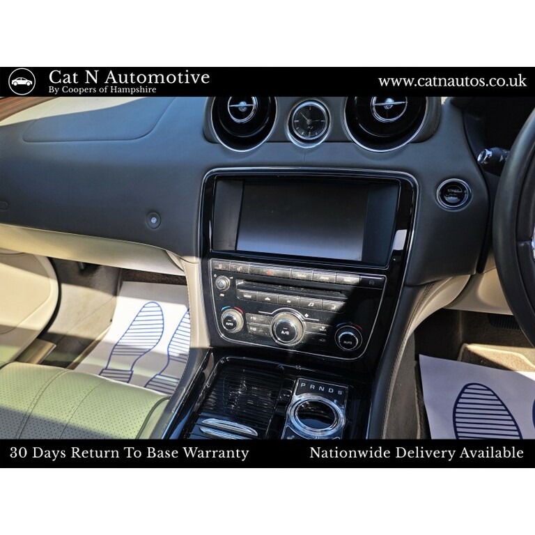 Jaguar XJ Diesel Black #2