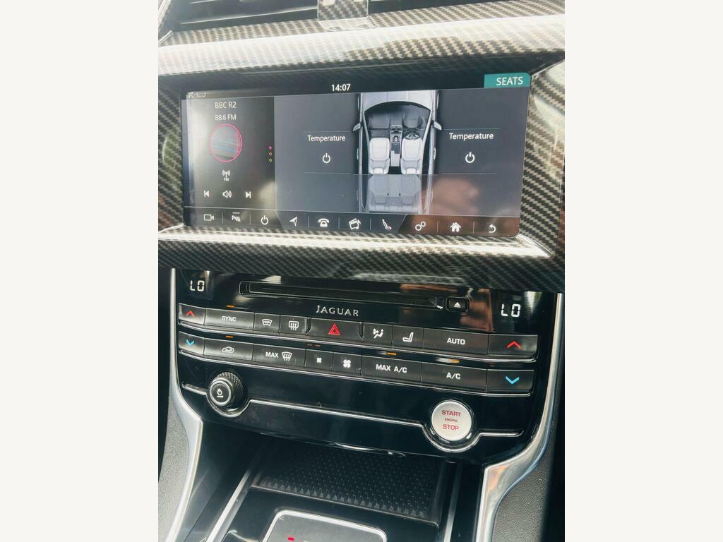Jaguar XE R-sport Saloon Black #19