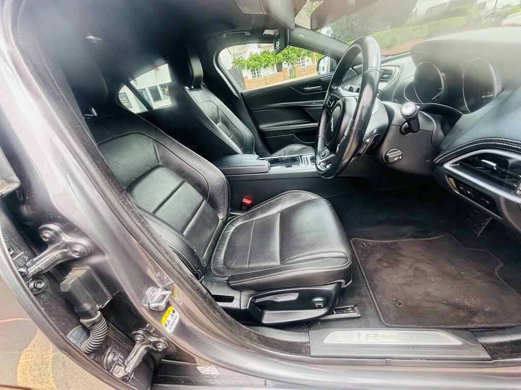 Jaguar XE R-sport Saloon Black #12