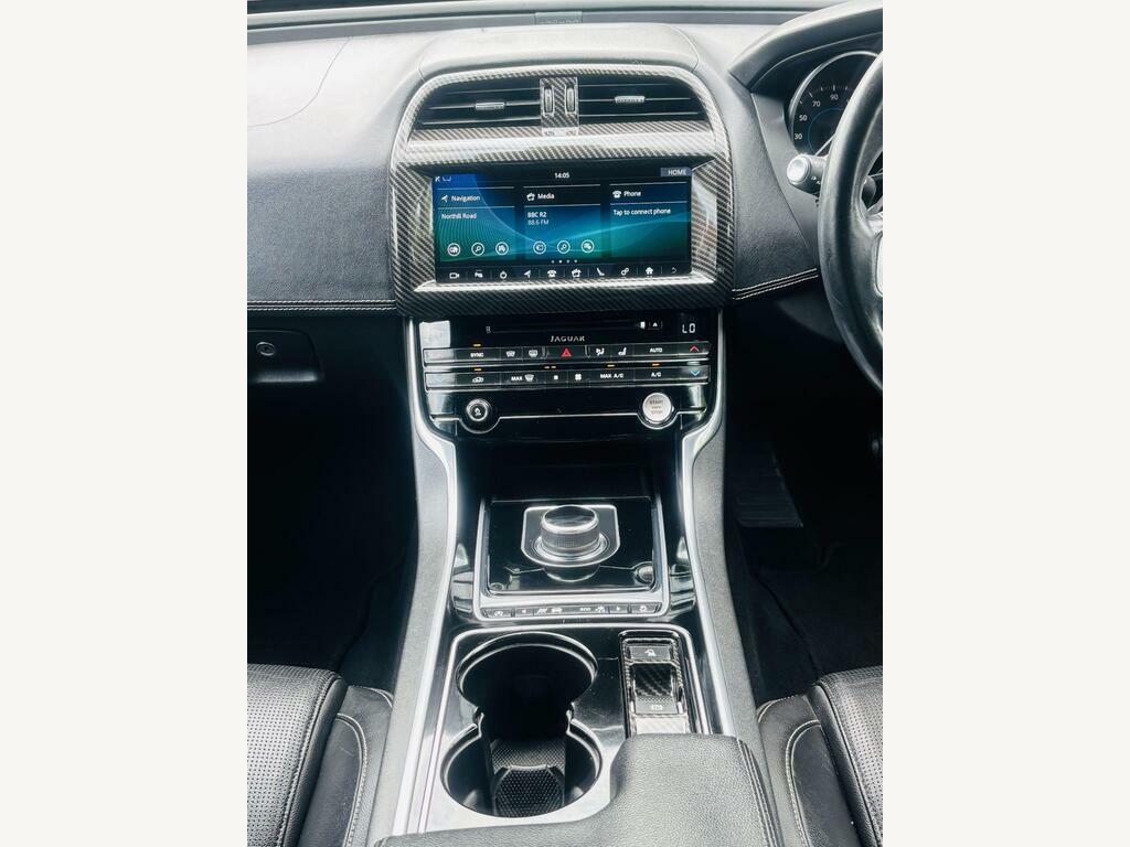 Jaguar XE R-sport Saloon Black #11