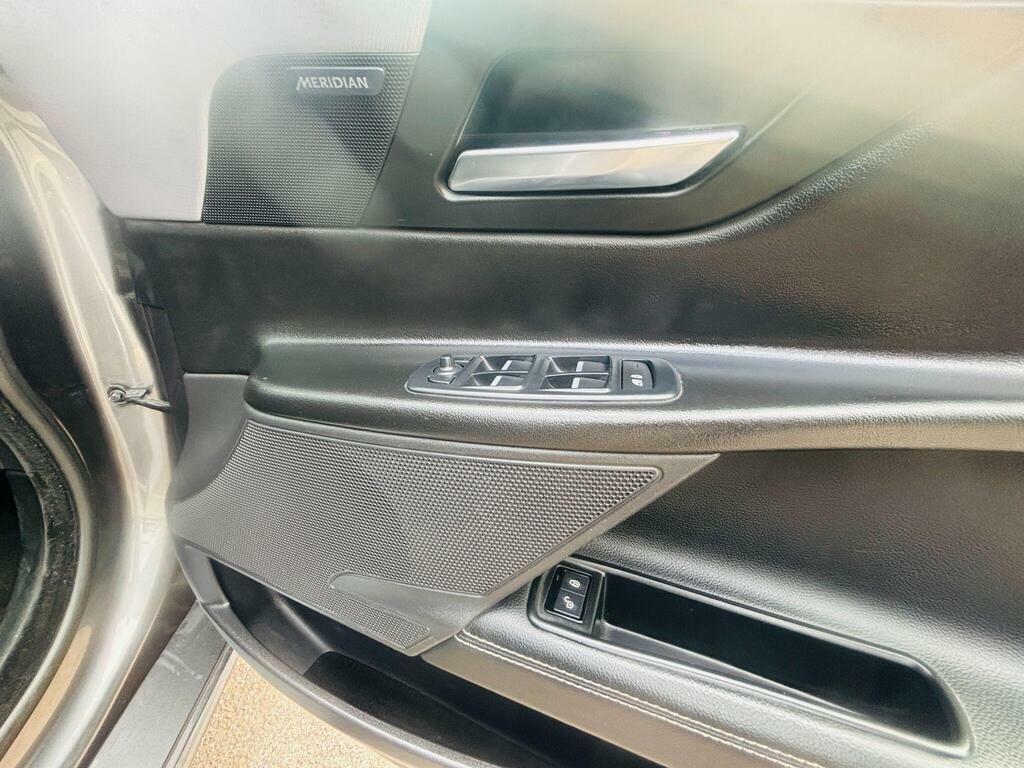 Jaguar XE R-sport Saloon Black #17