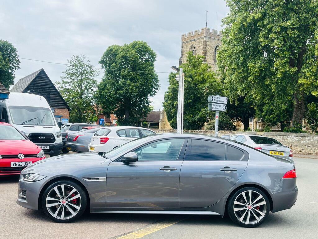 Jaguar XE R-sport Saloon Black #7