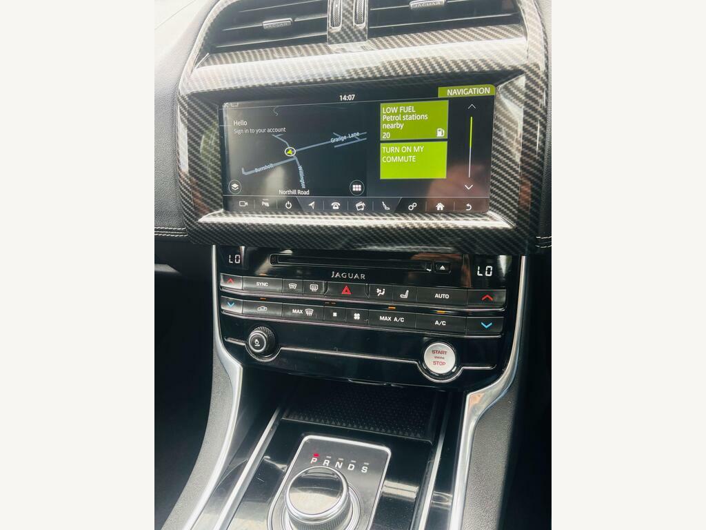 Jaguar XE R-sport Saloon Black #18