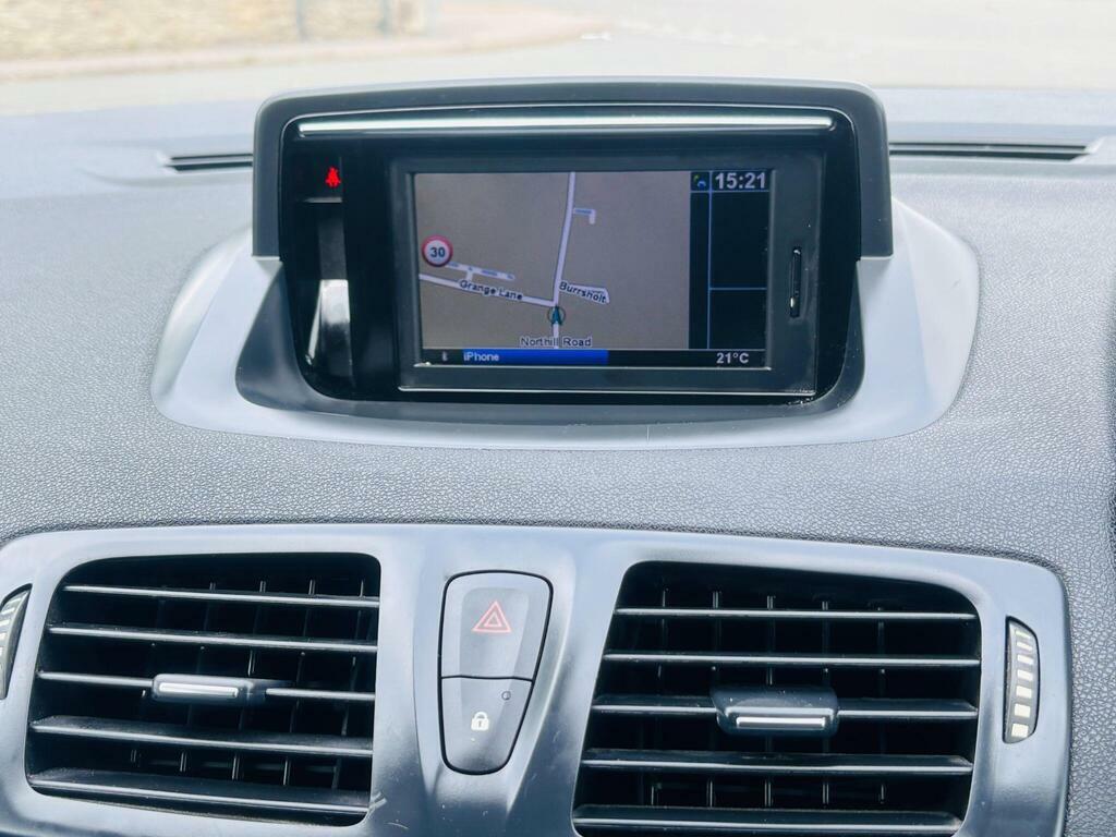 Renault Megane 1.6 Dynamique Tomtom Vvt 110 Bhp White #11