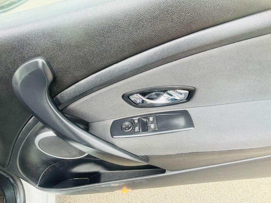 Renault Megane 1.6 Dynamique Tomtom Vvt 110 Bhp White #18