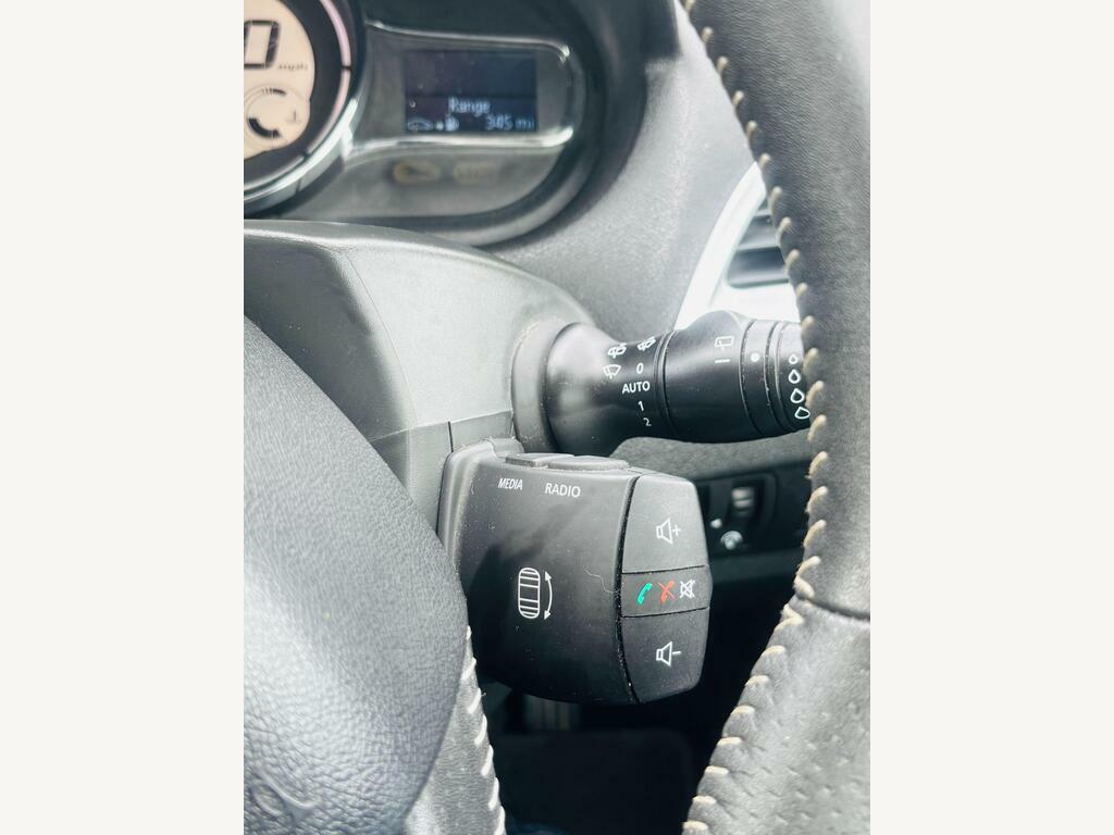 Renault Megane 1.6 Dynamique Tomtom Vvt 110 Bhp White #21