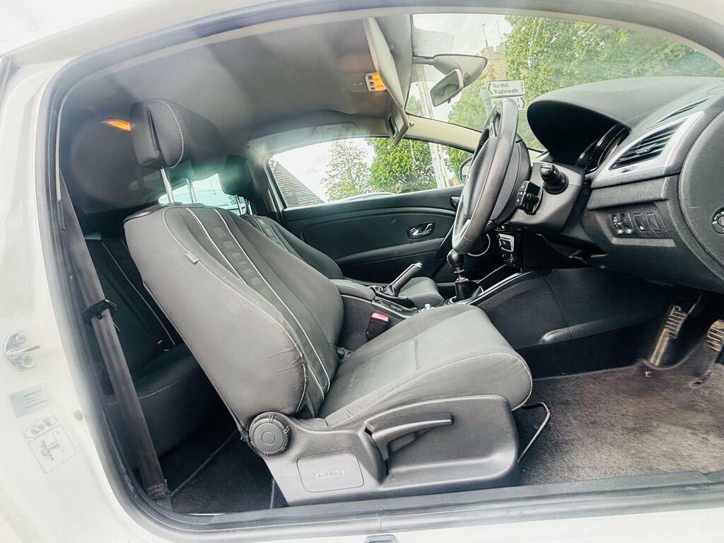Renault Megane 1.6 Dynamique Tomtom Vvt 110 Bhp White #17