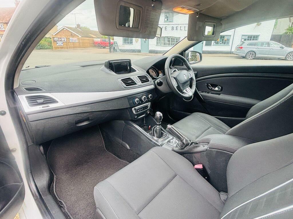 Renault Megane 1.6 Dynamique Tomtom Vvt 110 Bhp White #9