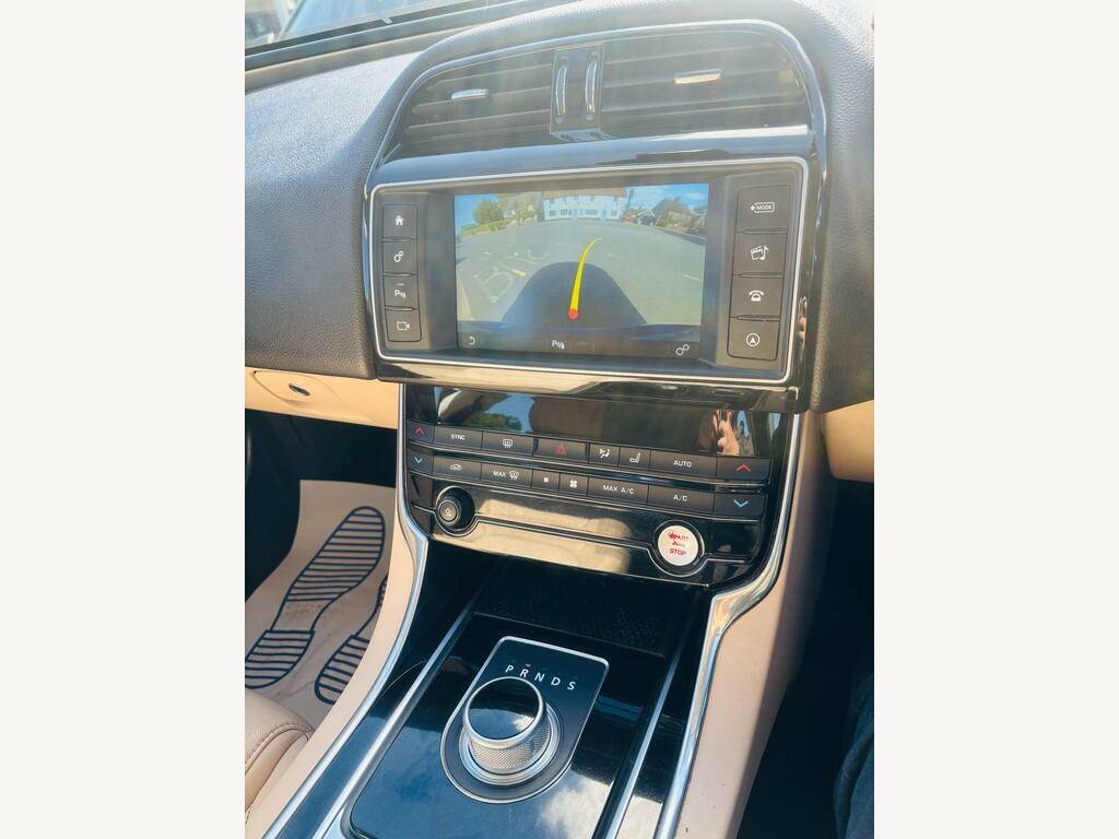 Jaguar XE 2.0 Prestige #13
