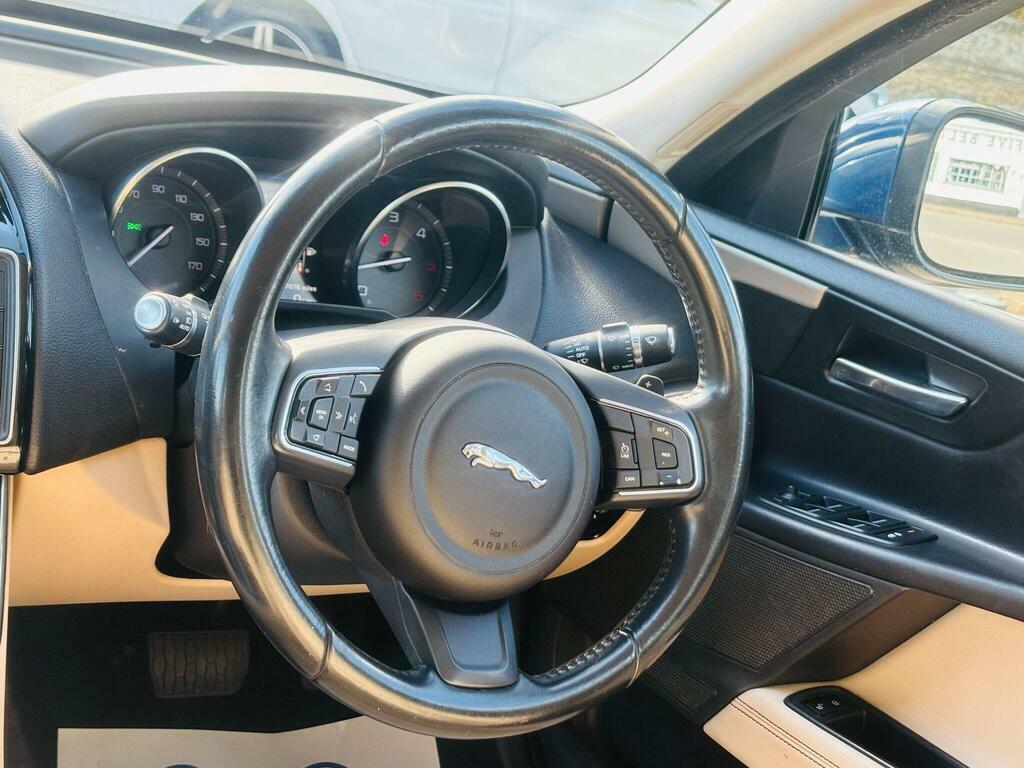 Jaguar XE 2.0 Prestige #12