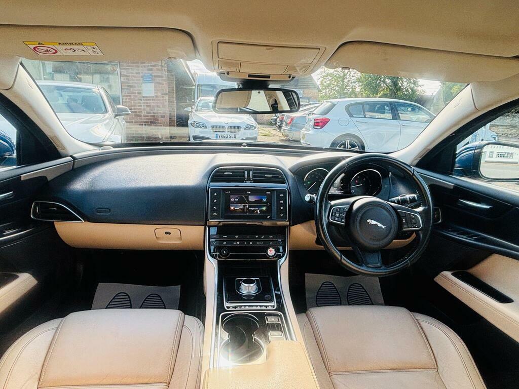 Jaguar XE 2.0 Prestige #9