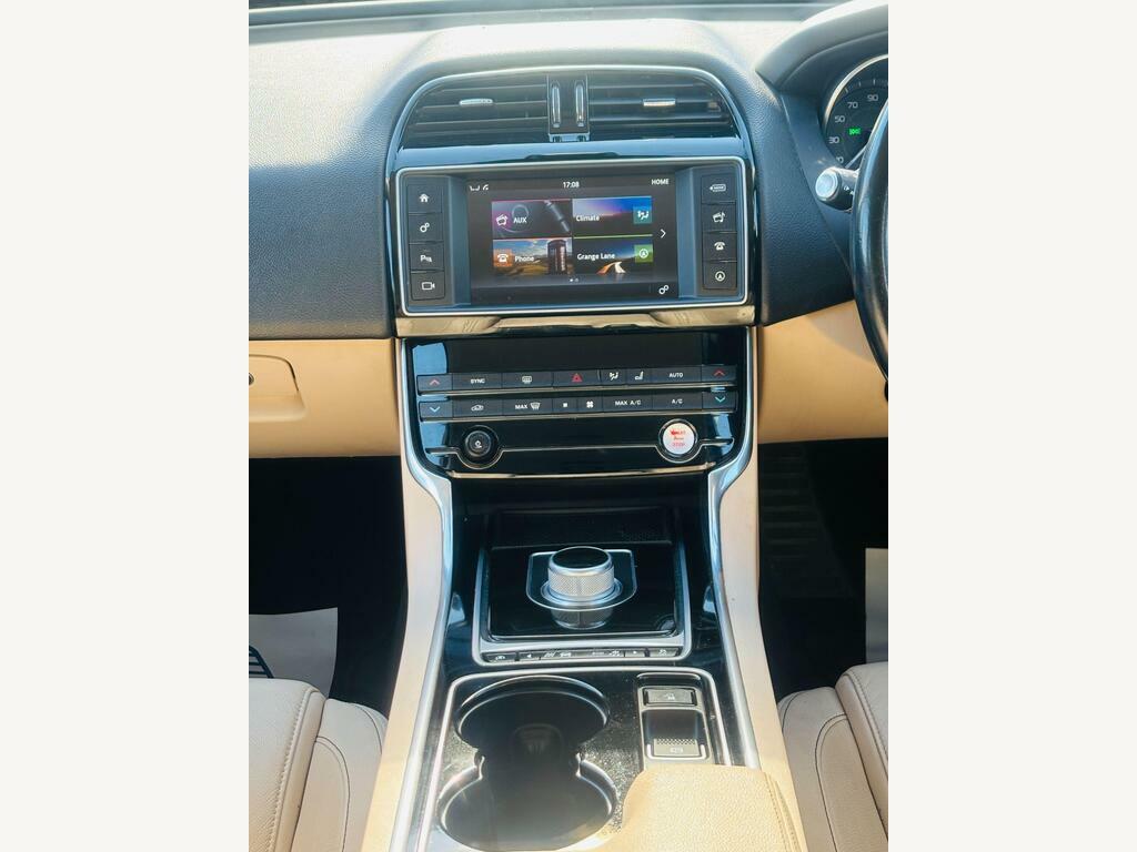 Jaguar XE 2.0 Prestige #10