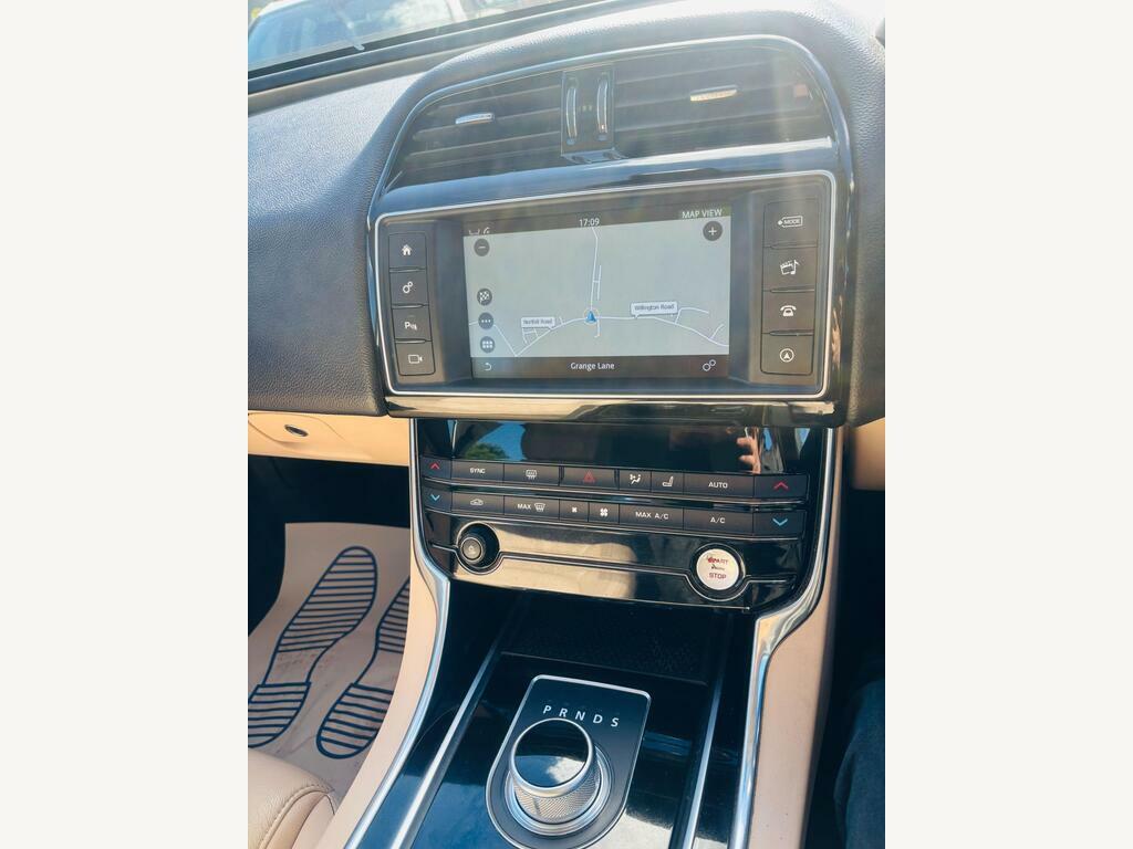 Jaguar XE 2.0 Prestige #11