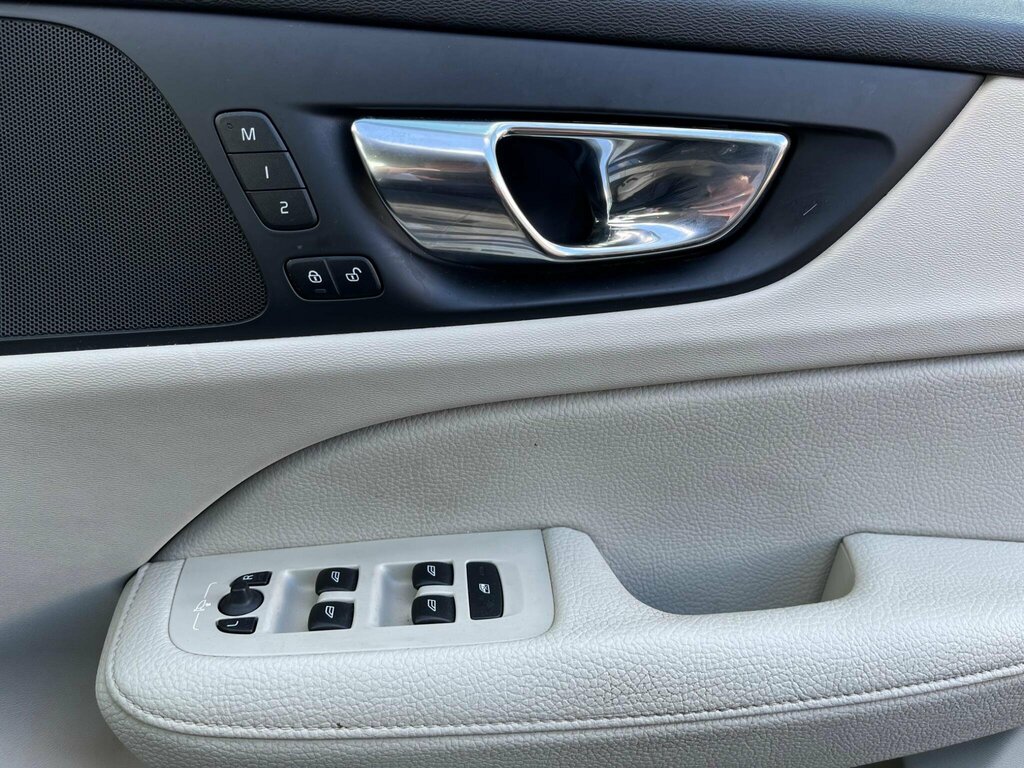 Volvo V60 R Design Plus Black #17