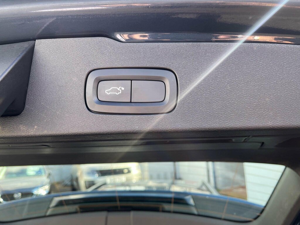 Volvo V60 R Design Plus Black #25