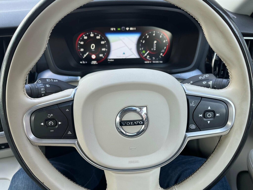 Volvo V60 R Design Plus Black #9