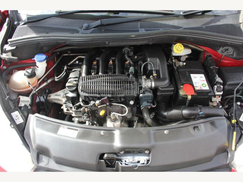 Peugeot 208 1.2 Vti Style Euro 5 Red #6