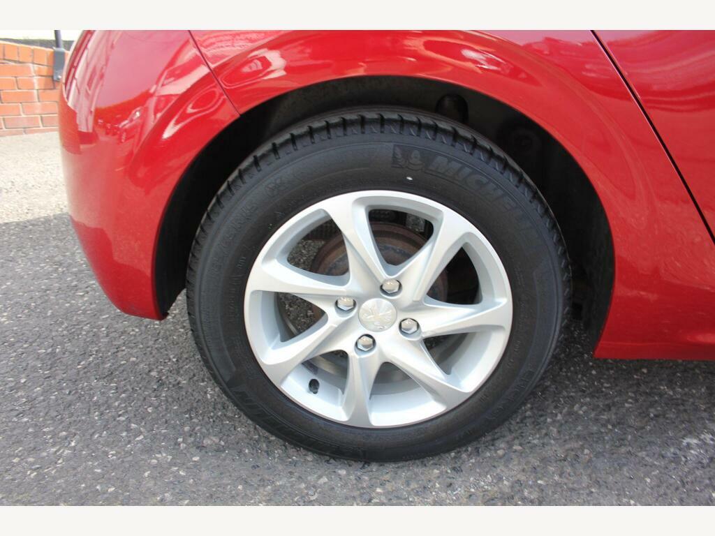 Peugeot 208 1.2 Vti Style Euro 5 Red #5