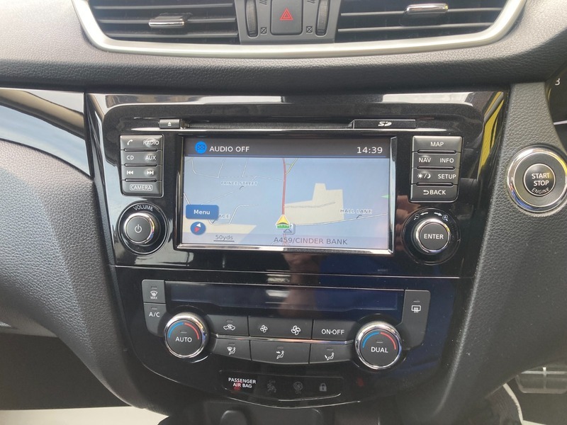 Nissan  Dig-t Acenta Suv Red #16