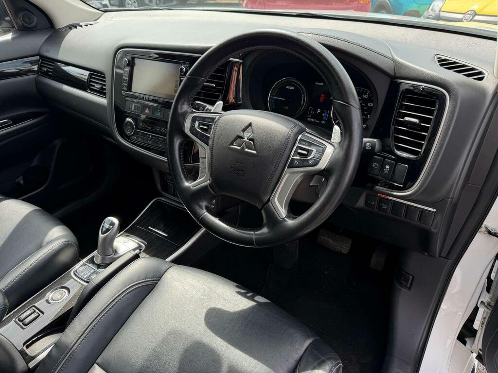 Mitsubishi Outlander 2.0H 12Kwh Gx4h Cvt 4Wd Euro 6 Ss White #3
