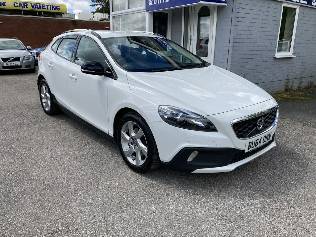 Volvo V40 Cross Country Lux Nav 1.6-D2-115 6 Speed Hatchback Du64 O