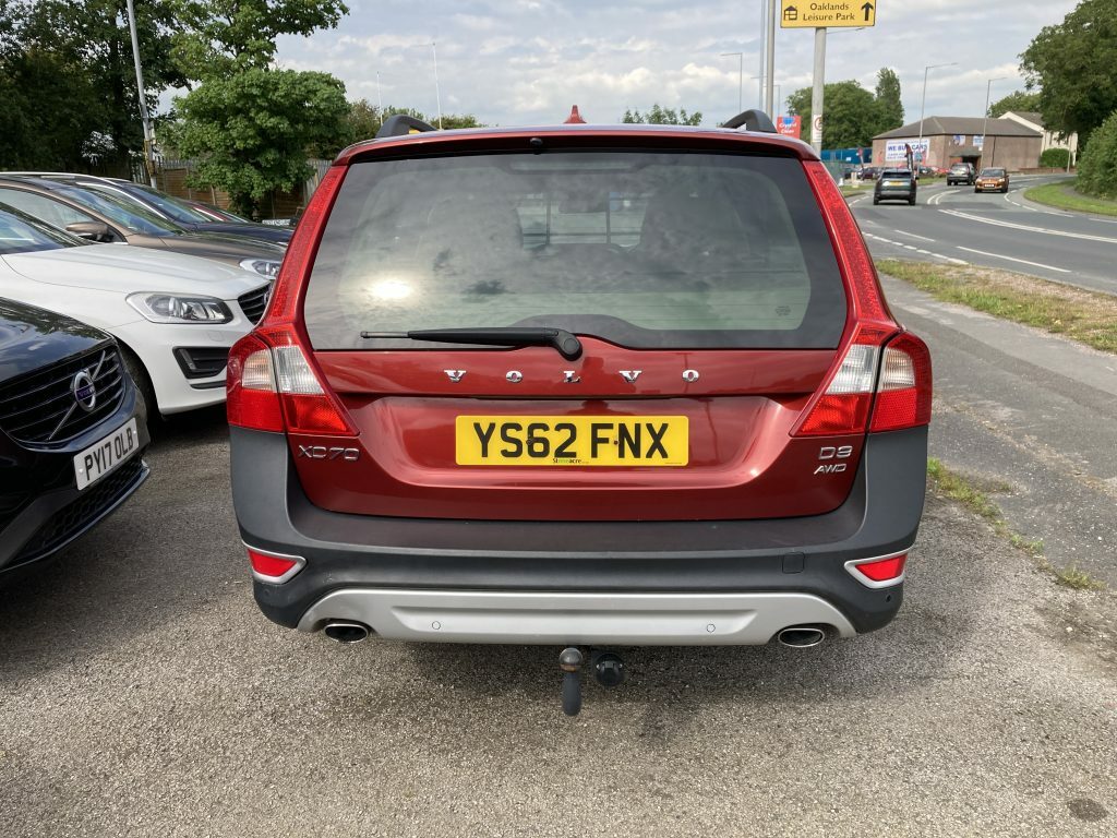 Volvo XC70 2.4L Se Lux White #12