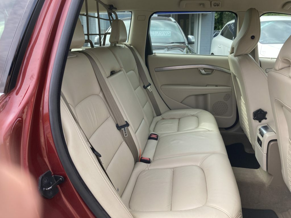 Volvo XC70 2.4L Se Lux White #11